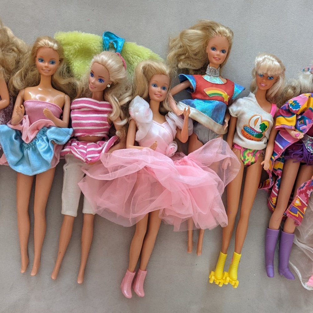 8 Barbie play lot